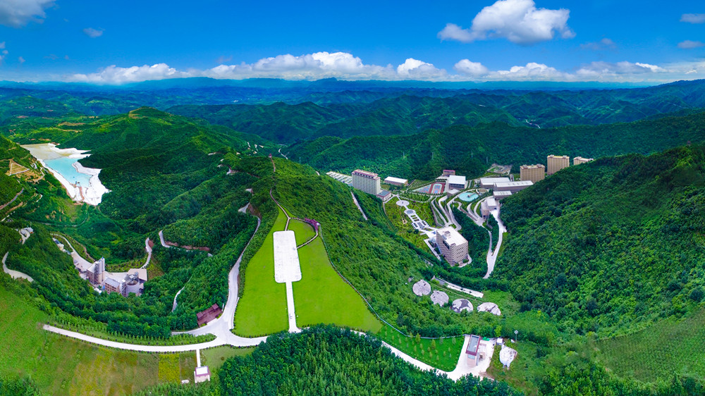 202206301656558529807448.jpg 圖5 國家級綠色礦山——金徽礦業(yè)郭家溝鉛鋅礦遠眺_副本.jpg