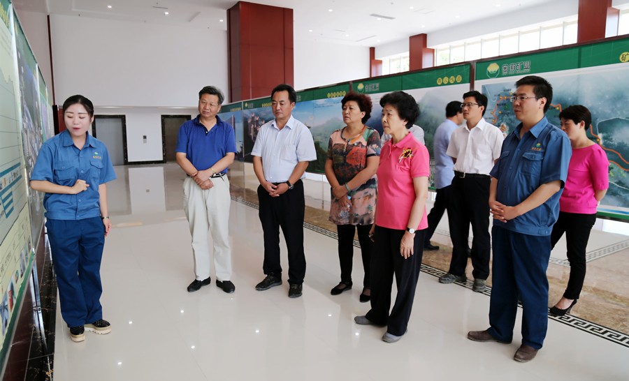1-2015年8月，全國(guó)政協(xié)副主席、中國(guó)科學(xué)院院士王志珍一行蒞臨金徽股份調(diào)研。.jpg