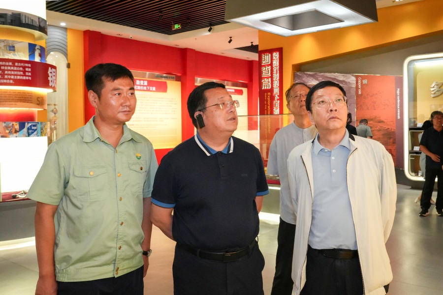 2024.06.23全國(guó)政協(xié)委員、 陜西省政協(xié)副主席、民建陜西省委會(huì)主委李忠民蒞臨金徽股份調(diào)研.jpg