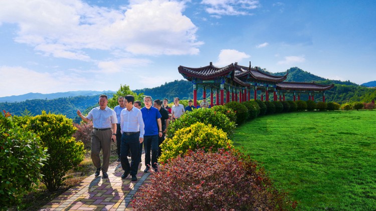 甘肅省自然資源廳黨組書記、廳長丁巨勝到金徽股份指導(dǎo)工作